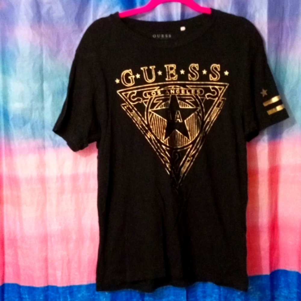 Black & gold guess men's short sleeve t-shirt.(size L)